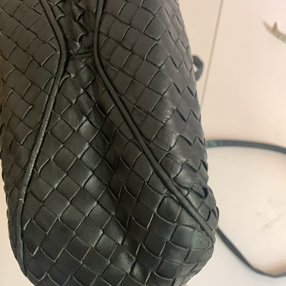 BLACK WEAVED LEATHER KISS LOCK CROSSBODY - Picture 6 of 10